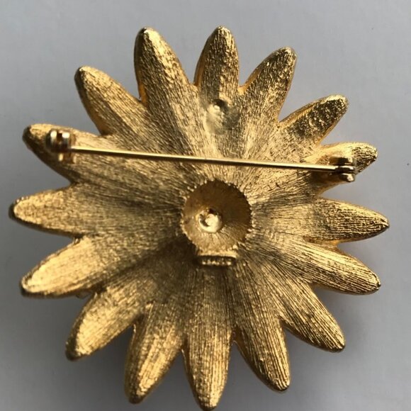Starburst Floral Brooch/Pin Pearls/Rhinestone Gold finish costume Vintage 2" - Picture 5 of 16